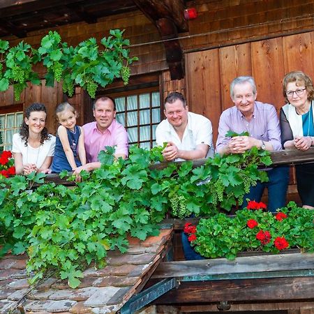 Gasthaus Rebstock Симонсвалд Екстериор снимка